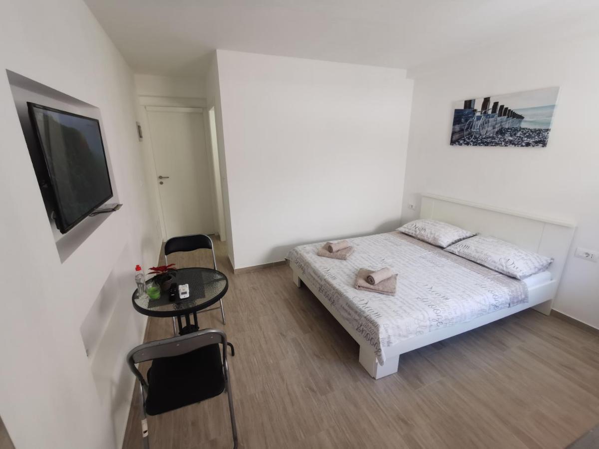 Twins Apartment Pula Ngoại thất bức ảnh